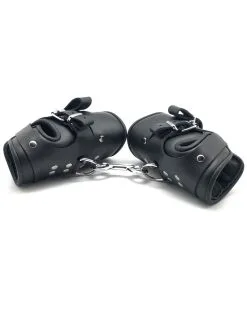 The Red Deluxe Manchette Suspension En Cuir -Sextoys boutique deluxe manchette suspension en cuir 2