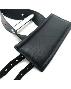 The Red Deluxe Menottes Suspension En Cuir - Mains -Sextoys boutique deluxe menottes suspension en cuir mains 2