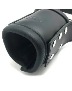 The Red Deluxe Menottes Suspension En Cuir - Mains -Sextoys boutique deluxe menottes suspension en cuir mains 4