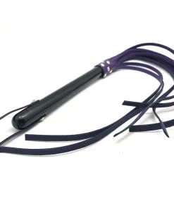 The Red Martinet Long Lanières En Cuir Et Manche En Bois 80cm Violet-Noir -Sextoys boutique martinet long lanieres en cuir et manche en bois 80cm violet noir 4