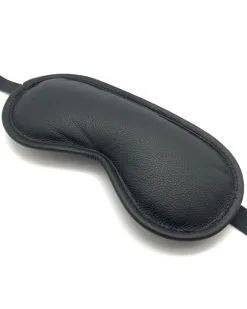 The Red Masque En Cuir Rembourré Blind Up Noir 8 The Red Masque En Cuir Rembourré Blind Up Noir -Sextoys boutique masque en cuir rembourre blind up noir 2