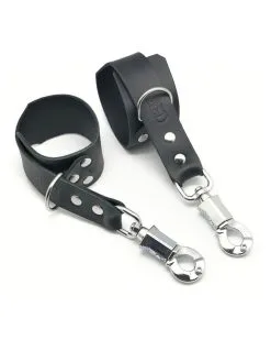 The Red Menottes En Cuir Avec Mousqueton Anti-panique