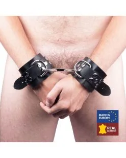 The Red Menottes En Cuir Ultra Noires