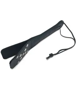 The Red Paddle En Cuir Avec Rivets Métal 25cm -Sextoys boutique paddle en cuir avec rivets metal 25cm 3